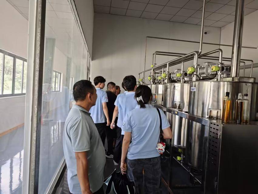 从课堂到田野：走访乡间寻路径，产业调研助振兴.docx