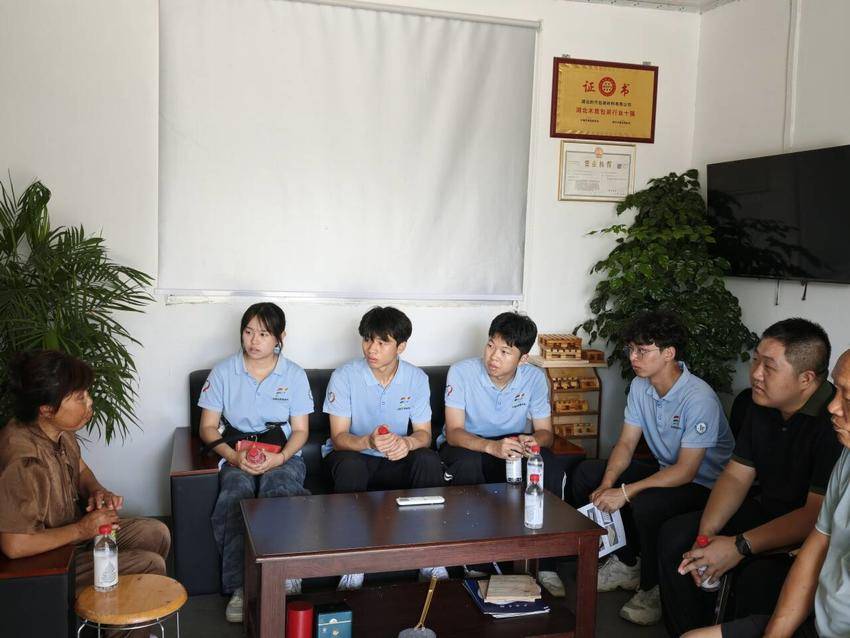 从课堂到田野：走访乡间寻路径，产业调研助振兴.docx