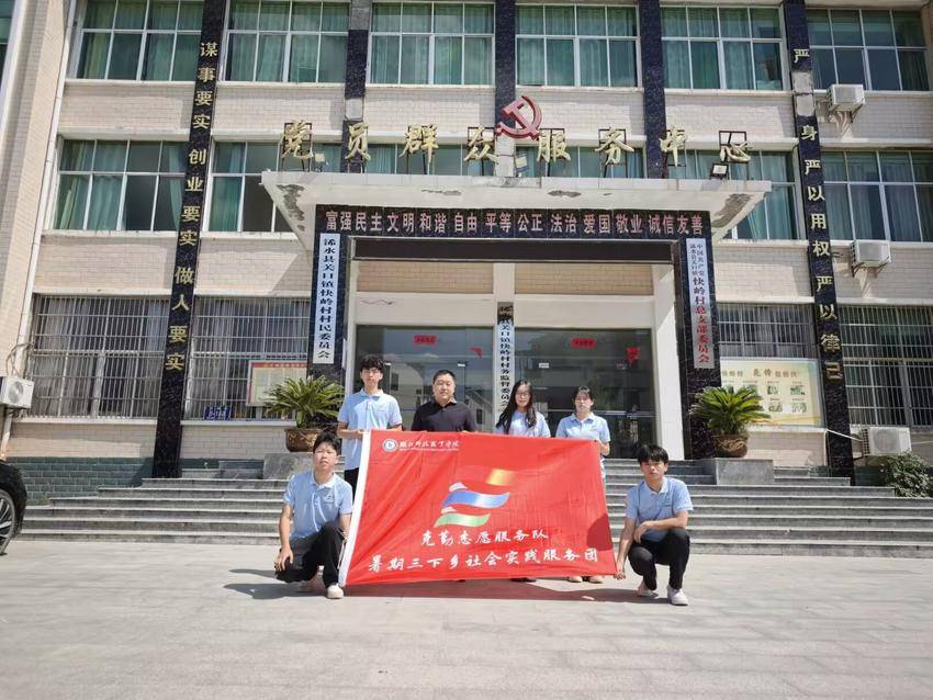 从课堂到田野：走访乡间寻路径，产业调研助振兴.docx