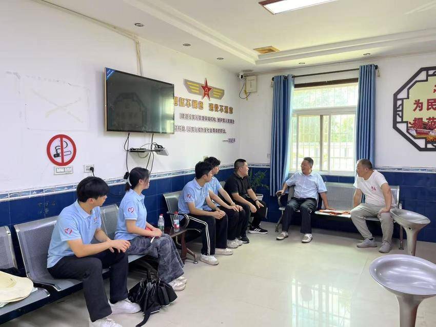 从课堂到田野：走访乡间寻路径，产业调研助振兴.docx